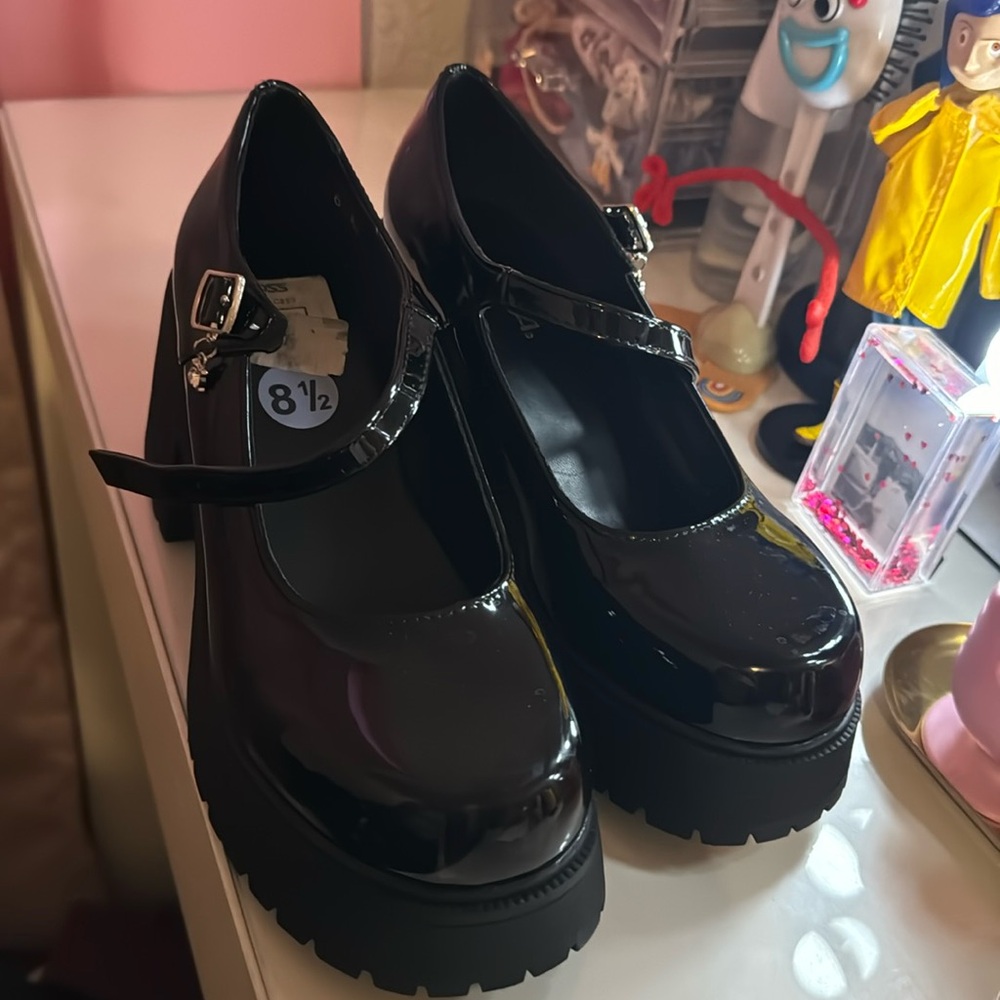 Soda platform shoes